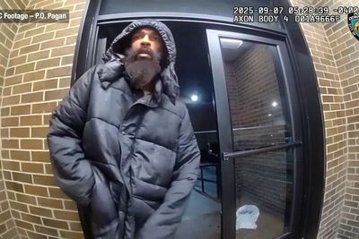 Moment man attacks police officer with 14-inch knife after wandering into NYPD station