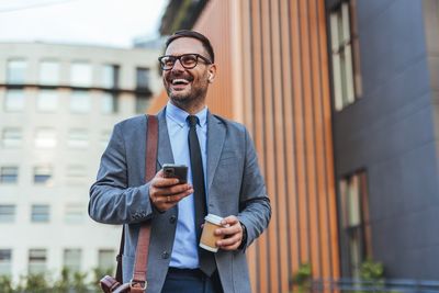 7 Simple Morning Routines That Help Men Look Successful All Day Long