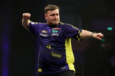 Luke Littler brushes aside Mike De Decker at World Grand Prix
