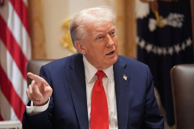 Trump’s latest Cabinet meeting featured peace in the Middle East ... and Tylenol-gobbling placenta carriers