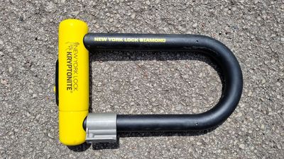 Kryptonite New York Lock Diamond D-lock review: Hefty, and claimed to be angle-grinder proof, making it perfect for high value bikes