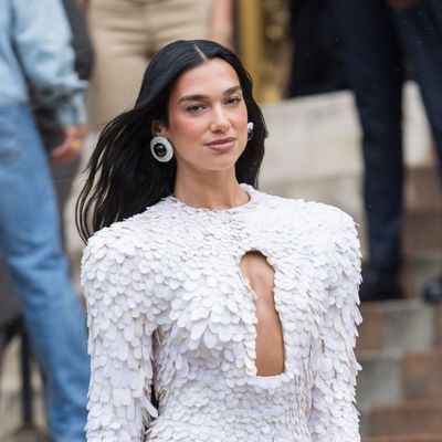 Dua Lipa Proves That Tortoise Shell Nails Will Never Go Out of Style