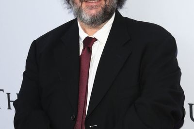 Café owners apologise to Peter Jackson after wrongly accusing filmmaker of forcing them out