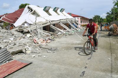 Family of 12 Attempts 'Suicide' After Major Philippine Earthquake - Cult Activity or Mental Health Distress?