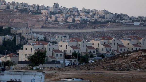 Israeli settlements a threat to Palestinian state, Macron warns