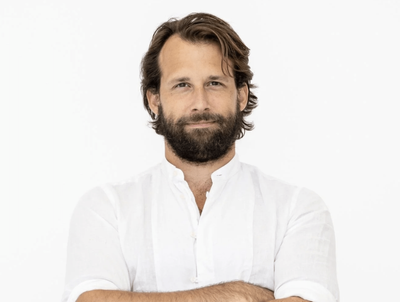 I'm the founder of a $1 billion travel unicorn. Here's what growing up in hotel lobbies taught me about leadership