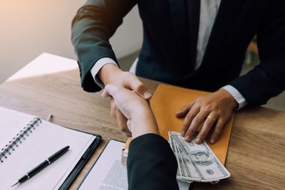 4 Key Rules for Lending Money to Loved Ones Safely