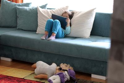 How screen time affects children’s school performance