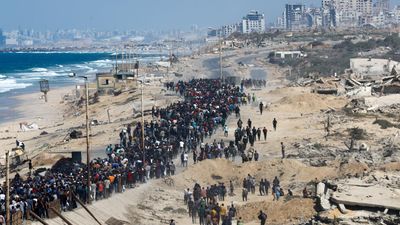 Thousands of displaced Gazans return home as Israel-Hamas ceasefire takes effect