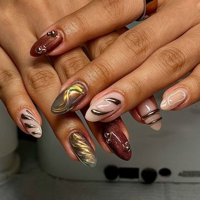 I'm Wearing Chocolate Nails on Repeat This Fall