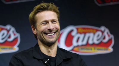 NYCC 2025: Glen Powell Recalls the Most Terrifying Night of His Life Waiting for Stephen King