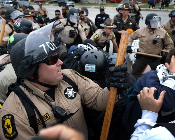 Chicago TV journalist pushed to ground and arrested during Ice raid