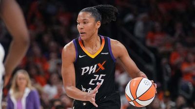 Alyssa Thomas Remains in Game 4 of WNBA Finals Despite Painful-Looking Collision
