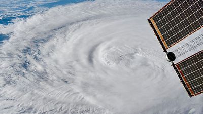 Japanese astronaut eyes typhoon from orbit | On the International Space Station Oct. 6 - 10, 2025