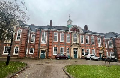 Top London girls' school goes 'smartphone free' to tackle online harm and disruption to learning