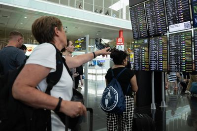 UK holidaymakers 'could face four-hour queues for border checks at European airports' under new system