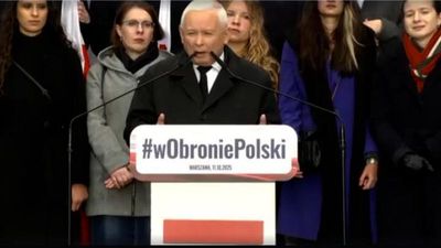 'STOP illegal migration! NO to Mercosur' - right-wing protestors take to the streets in Warsaw