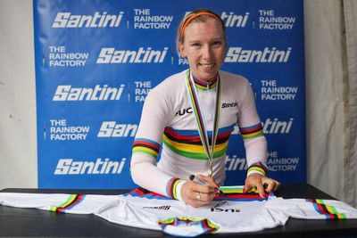 'Strange tactics' help Lorena Wiebes grab rainbow jersey ahead of Dutch teammates at 2025 UCI Gravel World Championships
