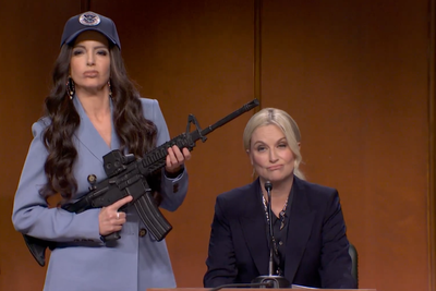 ‘Furious to be here’: Amy Poehler and Tina Fey reunite to deliver brutal takedown of Bondi and Noem in SNL cold open