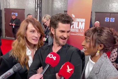 Andrew Garfield and Ayo Edebri reveal what it was like staying at Julia Roberts’ house