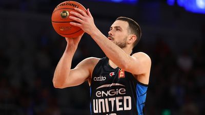 Unbeaten Melbourne thump Taipans in Goulding's return