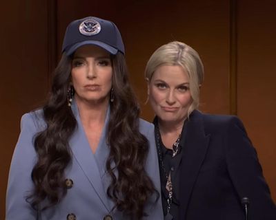 Saturday Night Live: Amy Poehler is Pam Bondi and Tina Fey is Kristi Noem in standout episode
