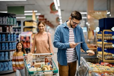 9 Shopping List Habits That Guarantee Overspending