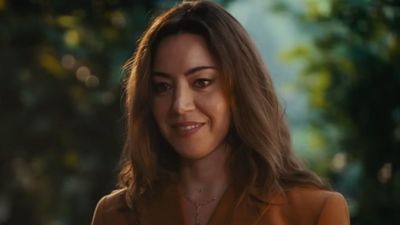 'Thighs Will Be Squeezed.' SNL Dropped A Hilarious Fake Hunting Wives Trailer With Aubrey Plaza