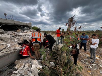‘My heart is broken’: Palestinians begin searching the Gaza rubble for their dead