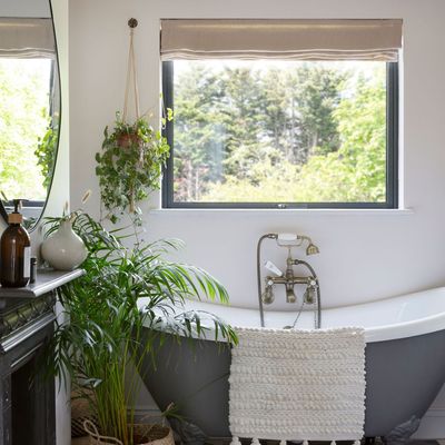 This one simple design trick will maximise natural light in a bathroom – it's interior designer-approved