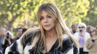 Kaitlin Olson Went To The It’s Always Sunny Set Dressed As Her High Potential Character, And Now I Need A Crossover