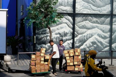 China's exports to US drop in September, while rise in global shipments hits a 6-month high