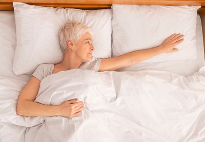 7 Mental Health Signs Seniors Often Overlook in Spouse Loss