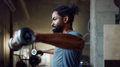 A trainer says when all he has is a pair of dumbbells he uses this six-move workout to build evenly-balanced upper-body muscle