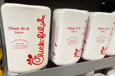 10 Store-Bought Sauces That Taste Exactly Like Their Famous Restaurant Versions