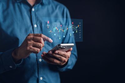 5 Valuable Lessons From Legendary Investors Like Buffett and Lynch