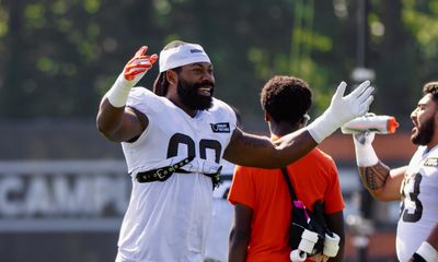 Why Did Za'Darius Smith Suddenly Retire Weeks After Signing His New Eagles Deal?