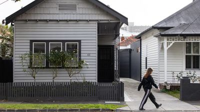 Young Australians buy shares as property dream fades