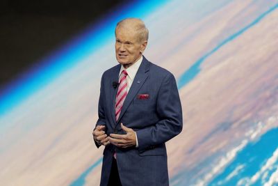 He’s been to space, ran NASA and can do 40 pushups at IHOP. Here’s why Bill Nelson thinks Musk must rethink his Mars plan
