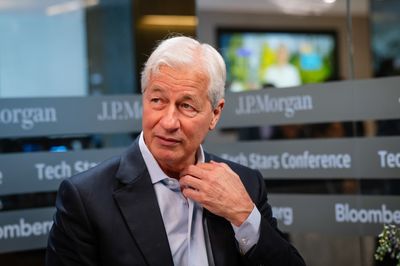 JPMorgan beats expectations in strong earnings as Jamie Dimon says the U.S. economy 'generally remained resilient'