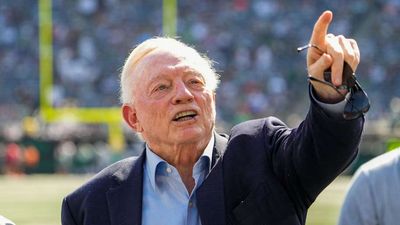 Jerry Jones Defends Embattled Matt Eberflus Over Cowboys’ Dreadful Defense