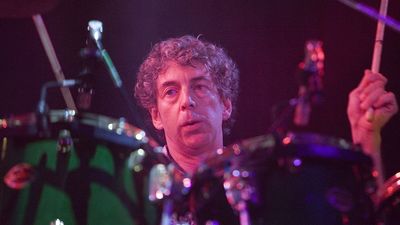 “Everybody knew Jeff was a great drummer. It was the same when I joined The Who to replace Kenney Jones – and when I was with Mick Jagger, playing the Stones tunes that Charlie played”: How Simon Phillips succeeded in replacing Jeff Porcaro in Toto