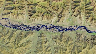 Shapeshifting 'braided river' in Tibet is the highest in the world, and is becoming increasingly unstable — Earth from space