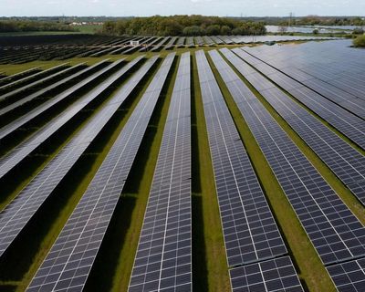 Ed Miliband approves UK’s biggest solar farm at Lincolnshire site