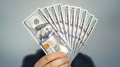 3 Signs You’re Addicted To Making Money — and Whether Experts Say This Is a Good Thing or Not