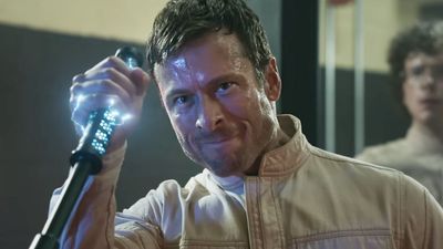 Stephen King Has Seen Glen Powell’s The Running Man Remake, And He Name-Dropped An Iconic Action Movie To Describe It