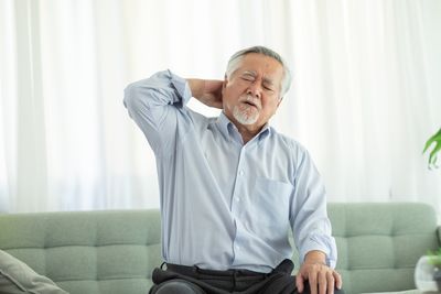 Managing Chronic Pain Without Relying on Heavy Drugs