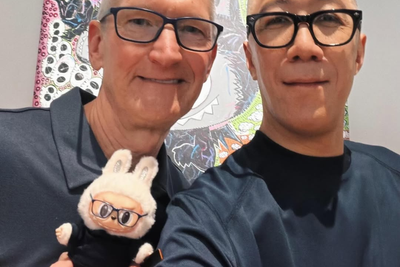 Apple CEO Tim Cook Boosts Pop Mart Shares with Labubu Exhibition Visit Before iPhone Air Release