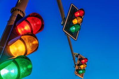 A Fourth Traffic Light Color May Soon Appear in America—And It’ll Change Driving Forever