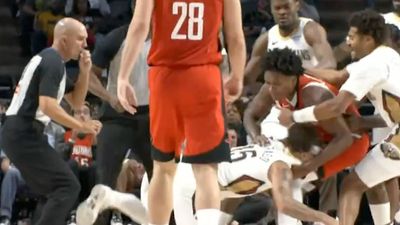 Amen Thompson, Jose Alvarado Get Into Heated Scuffle in Rockets-Pelicans Preseason Game